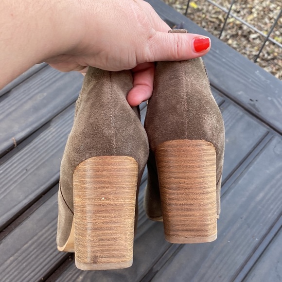 Crown Vintage suede ankle booties - Picture 6 of 13